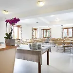 Elmehoj Hotel 2*